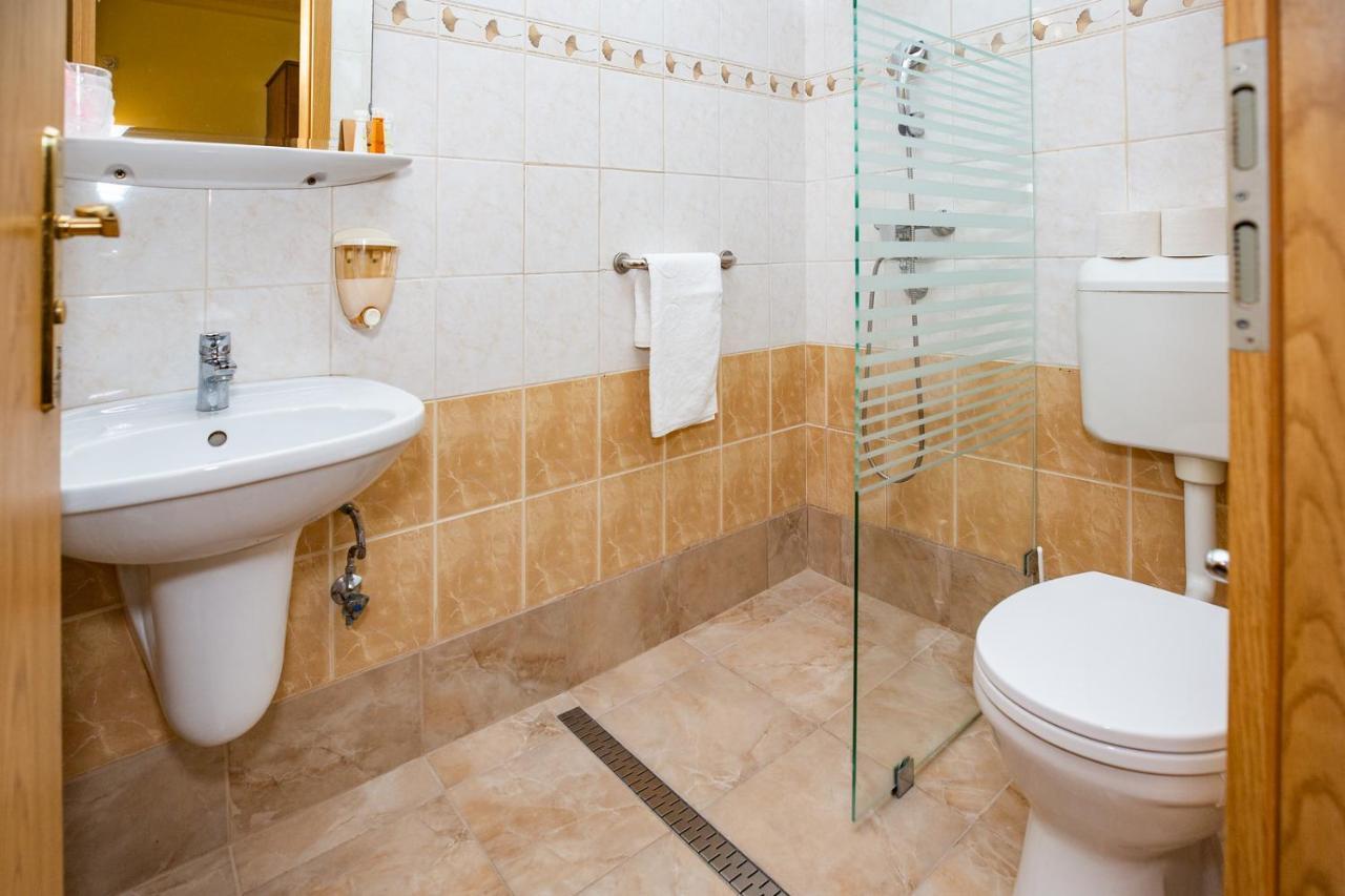 Julia Panzio Bed & Breakfast Hajduszoboszlo Luaran gambar